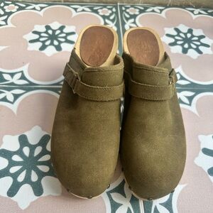 GAP Olive Green / khaki Suede Clogs